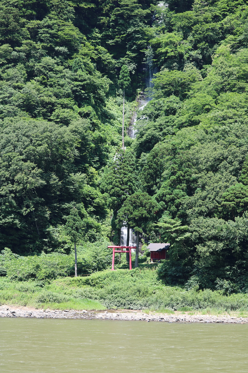 絹麗　鶴岡シルクドレス　レンタル